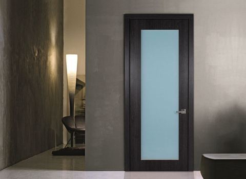 Puerta BR10-G01 de la línea Bari instalada en un ambiente